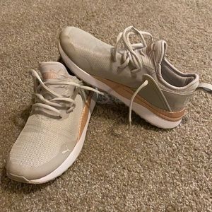 Puma Running Shoes Size 8.5